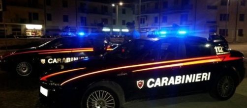 I Carabinieri arrestano un uomo ceh ha sparato la moglie