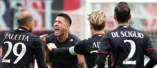 L'esultanza di Lapadula dopo il gol vittoria al Crotone