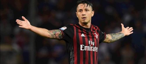 Milan Crotone 2 - 1, la risolve Gianluca Lapadula, il Milan continua a sognare in classifica