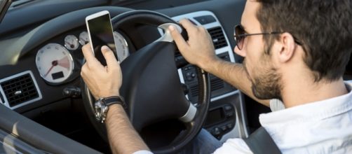 Regno Unito: carcere a vita per gli automobilisti al telefono che causano incidenti mortali.