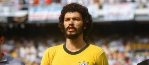 Socrates con la maglia della selecao ai mondiali di Spagna 1982