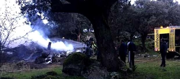 Aeronave despenhou-se numa zona de arboredo incendiando-se de seguida Aeronave despenhou-se numa zona de arboredo incendiando-se de seguida
