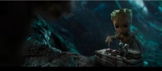 Bébé Groot dans Les Gardiens de la Galaxie 2, responsable d'une charge explosive. Bébé Groot dans Les Gardiens de la Galaxie 2, responsable d'une charge explosive.