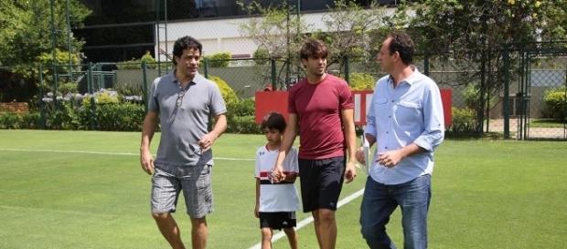 Raí e Kaká vieram ao CT rever os amigos. Raí e Kaká vieram ao CT rever os amigos.