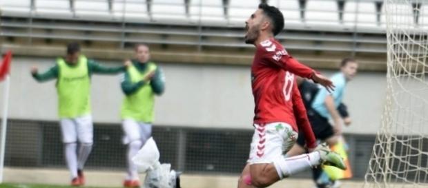 Saura celebra su gol ante el Sanluqueño. | Imagen: G. Carrión/AGM Saura celebra su gol ante el Sanluqueño. | Imagen: G. Carrión/AGM