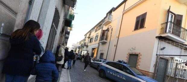 Frattaminore: uccide moglie e figlio, poi si impicca Frattaminore: uccide moglie e figlio, poi si impicca