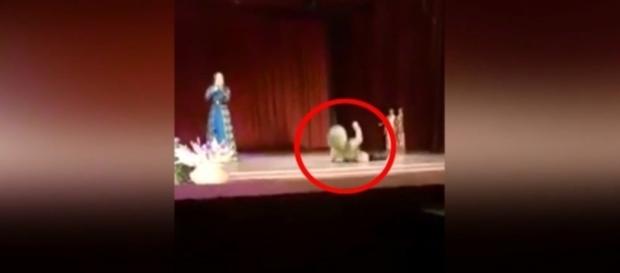 Khusainov morreu enquanto dançava (Crédito: YouTube/ViralTube) Khusainov morreu enquanto dançava (Crédito: YouTube/ViralTube)