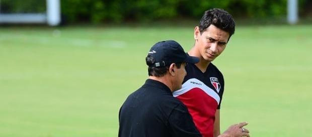 Muricy Ramalho passa instruções para Paulo Henrique Ganso Muricy Ramalho passa instruções para Paulo Henrique Ganso