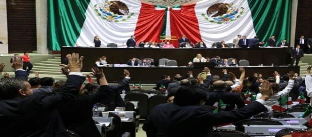 Otra burla, el bono navideño de diputados. Otra burla, el bono navideño de diputados.