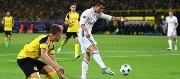 Real Madrid e Borussia Dortmund se enfrentam na Espanha, brigando pelo primeiro lugar do Grupo F. Real Madrid e Borussia Dortmund se enfrentam na Espanha, brigando pelo primeiro lugar do Grupo F.