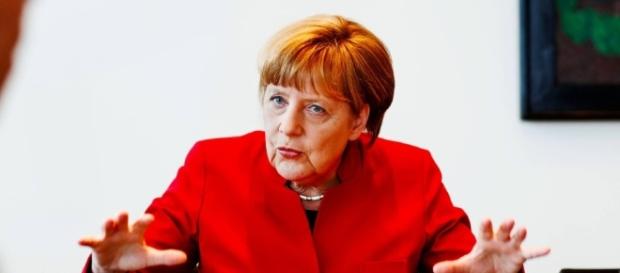 Rotes Sacko, aber schwarze Politik? (Foto: Blasting.News Archiv) Rotes Sacko, aber schwarze Politik? (Foto: Blasting.News Archiv)