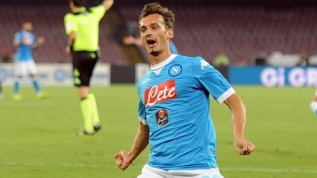 Manolo Gabbiadini esulta dopo il gol.