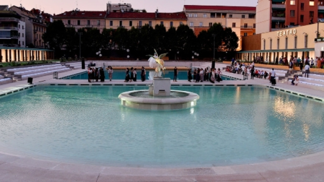 Piscina Caimi si trasforma per il Natale in una pista per pattinare su ghiaccio a Milano