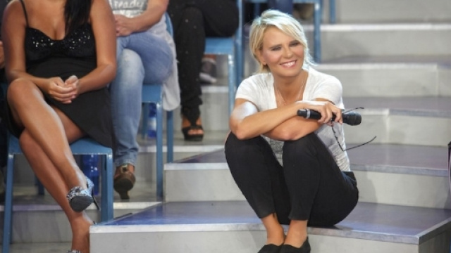 Uomini e Donne: Maria De Filippi pronta ad anticipare la messa in onda delle scelte.