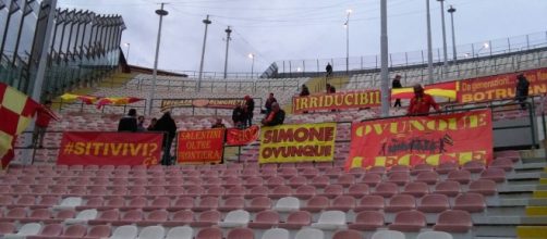 I tifosi del Lecce presenti a Messina.