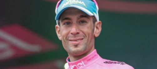 VINCENZO NIBALI IN MAGLIA ROSA AL GIRO D'ITALIA 2016