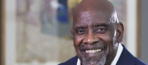 Chris Gardner dormia em chão de banheiro público. Chris Gardner dormia em chão de banheiro público.