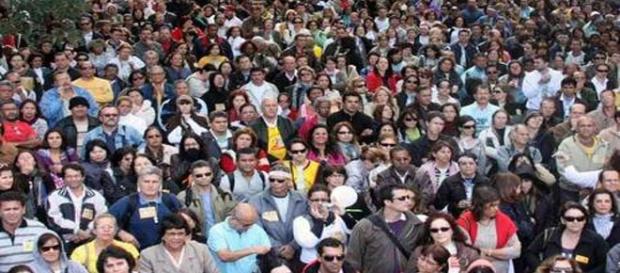 Foto de pessoas brasileiras em um local público Foto de pessoas brasileiras em um local público