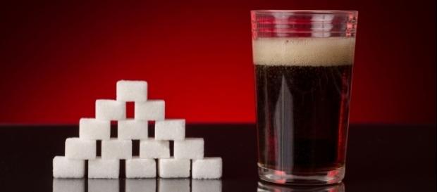 La cantidad de azúcar que podemos encontrar en algunos refrescos azucarados es excesiva. La cantidad de azúcar que podemos encontrar en algunos refrescos azucarados es excesiva.