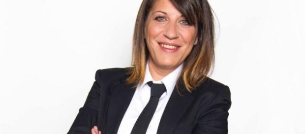 La 'Iena' Mary Sarnataro si è travestita da mendicante. La 'Iena' Mary Sarnataro si è travestita da mendicante.