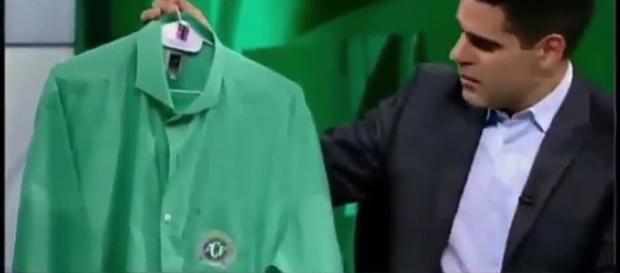 Profissionais das três emissoras usarão esta camisa na transmissão Profissionais das três emissoras usarão esta camisa na transmissão