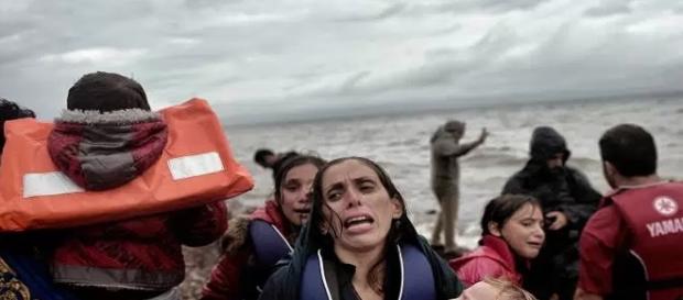 Refugiados cristãos são jogados ao mar Refugiados cristãos são jogados ao mar