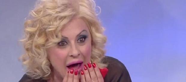 Tina si è scagliata contro Gemma. Tina si è scagliata contro Gemma.