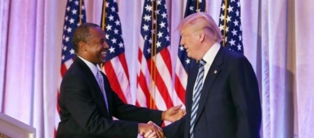 Trump integra a Carson a su gabinete Trump integra a Carson a su gabinete