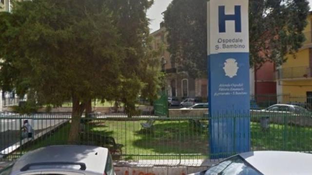 Catania, dottoresse non vogliono fare gli straordinari, niente taglio cesareo