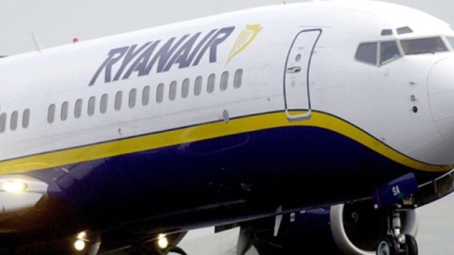 Ryanair cerca personale, selezioni per assistenti di volo a ... - palermotoday.it