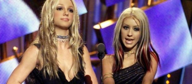 Britney Spears e Christina Aguilera potrebbero rilasciare 'Do You Wanna Come Over'. Britney Spears e Christina Aguilera potrebbero rilasciare 'Do You Wanna Come Over'.