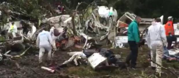 Destroços do avião da Chapecoense Destroços do avião da Chapecoense