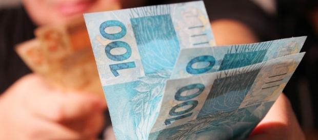 Falta de credito deixa estado em apuros Falta de credito deixa estado em apuros