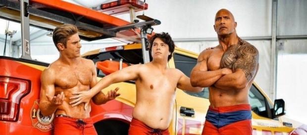 Il trailer del film di Baywatch, con protagonista The Rock Il trailer del film di Baywatch, con protagonista The Rock