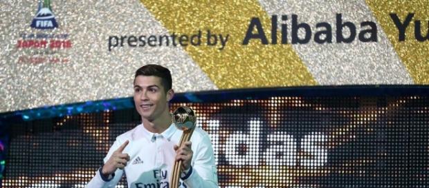 Mãe de Cristiano Ronaldo comemora mais um título dançando Enrique Iglesias Mãe de Cristiano Ronaldo comemora mais um título dançando Enrique Iglesias