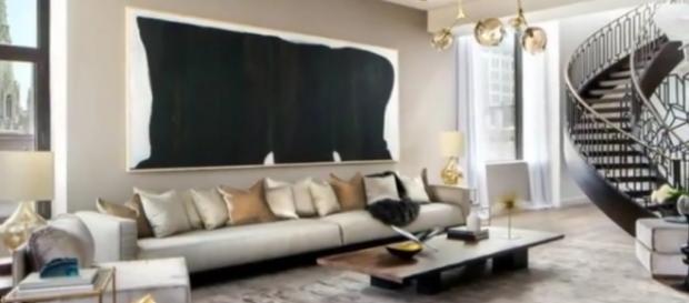 One of DiCaprio's two living areas that feature heat-reflex floors. YouTube (screencap-Top Speed of Cars) One of DiCaprio's two living areas that feature heat-reflex floors. YouTube (screencap-Top Speed of Cars)