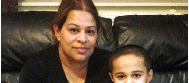 Saira com o pequeno Ayman, já de regresso a casa Saira com o pequeno Ayman, já de regresso a casa