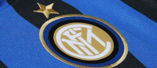 Il logo dell'Inter sulla maglia neroazzurra