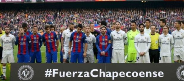 Barcelona e Real Madrid homenageiam a Chapecoense antes do clássico Barcelona e Real Madrid homenageiam a Chapecoense antes do clássico