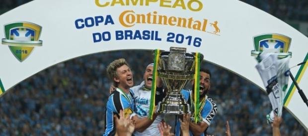 Grêmio encerra jejum de 15 anos e conquista o penta da Copa do Brasil Grêmio encerra jejum de 15 anos e conquista o penta da Copa do Brasil