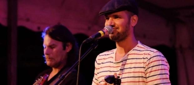 Le chanteur Romain Lateltin râle avec le sourire et chante la vie de tous les jours - sudouest.fr Le chanteur Romain Lateltin râle avec le sourire et chante la vie de tous les jours - sudouest.fr