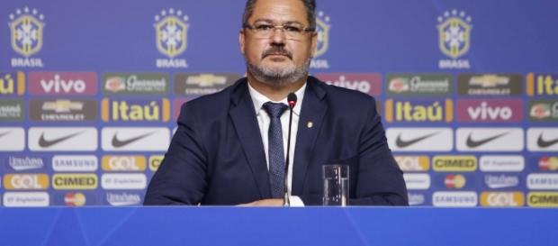Micale foi o primeiro técnico a conquistar a tão sonhada medalha de Ouro nas Olimpíadas Micale foi o primeiro técnico a conquistar a tão sonhada medalha de Ouro nas Olimpíadas