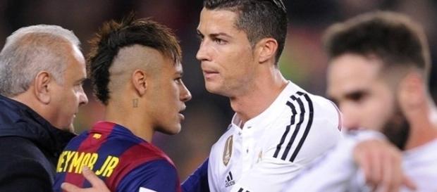 Os maiores jogadores de futebol do mundo chegaram a receber uma fortuna só para autografar figurinhas. Os maiores jogadores de futebol do mundo chegaram a receber uma fortuna só para autografar figurinhas.