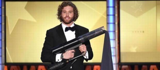 T.J. Miller será novamente o apresentador do Critics' Choice Awards. T.J. Miller será novamente o apresentador do Critics' Choice Awards.