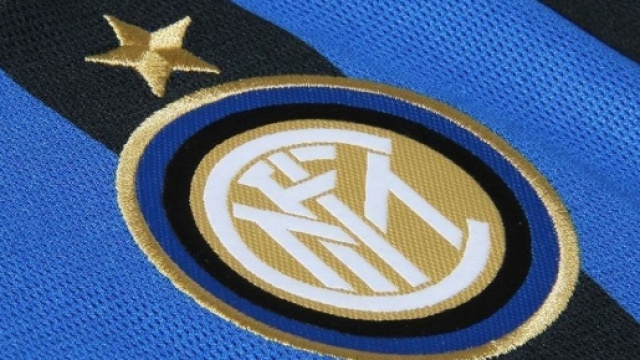 Il logo dell'Inter sulla maglia neroazzurra