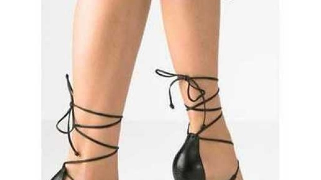 Immagine: scarpe femminili con tacco.