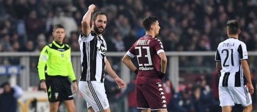 Gonzalo Higuaín esulta dopo il gol segnato durante Torino - Juventus