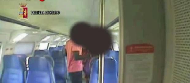 Aggredita e stuprata sul treno regionale: arrestato un ventenne ... - ilmattino.it Aggredita e stuprata sul treno regionale: arrestato un ventenne ... - ilmattino.it