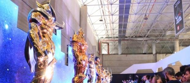 As doze armaduras de ouro de Os Cavaleiros do Zodíaco visitam a Comic Con 2016 As doze armaduras de ouro de Os Cavaleiros do Zodíaco visitam a Comic Con 2016