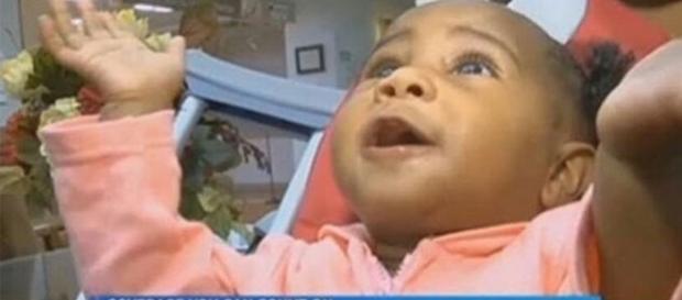 Bebê de oito meses sobrevive a grave acidente. Bebê de oito meses sobrevive a grave acidente.
